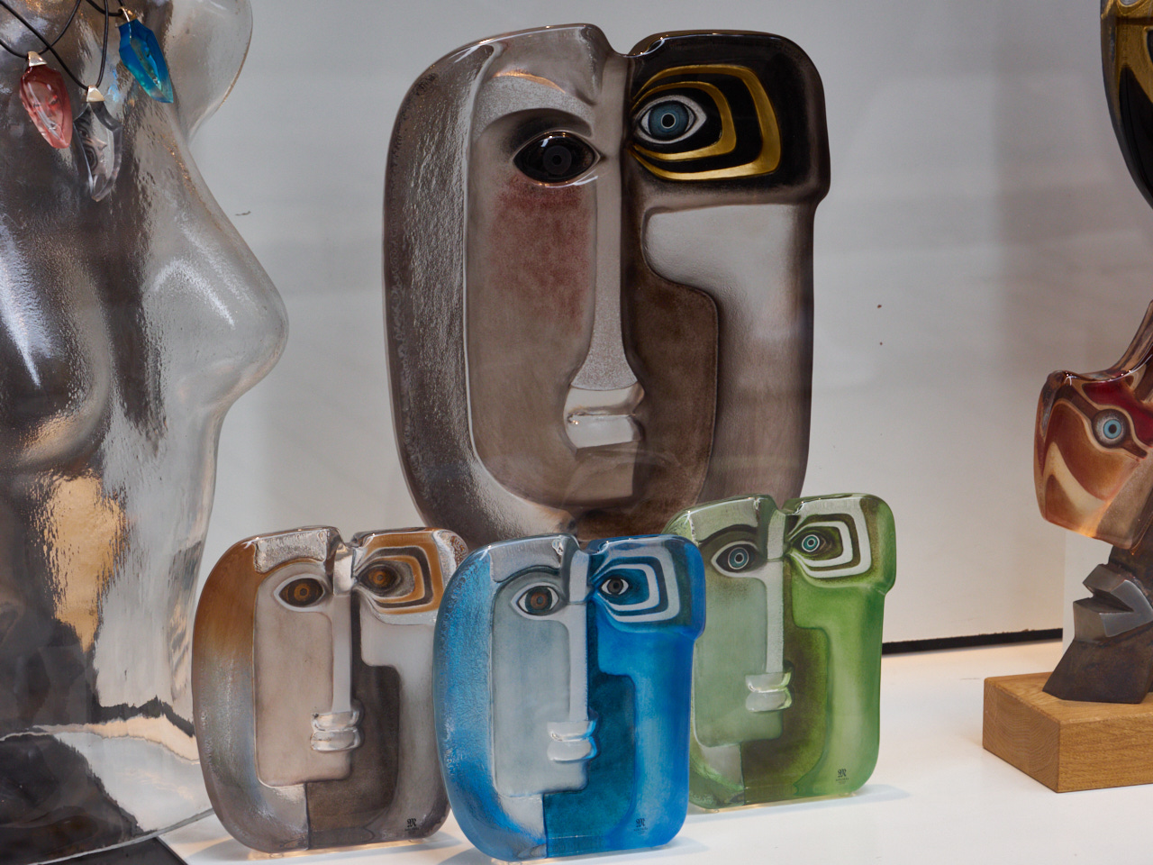 037 Stockholm 14 06 19 77