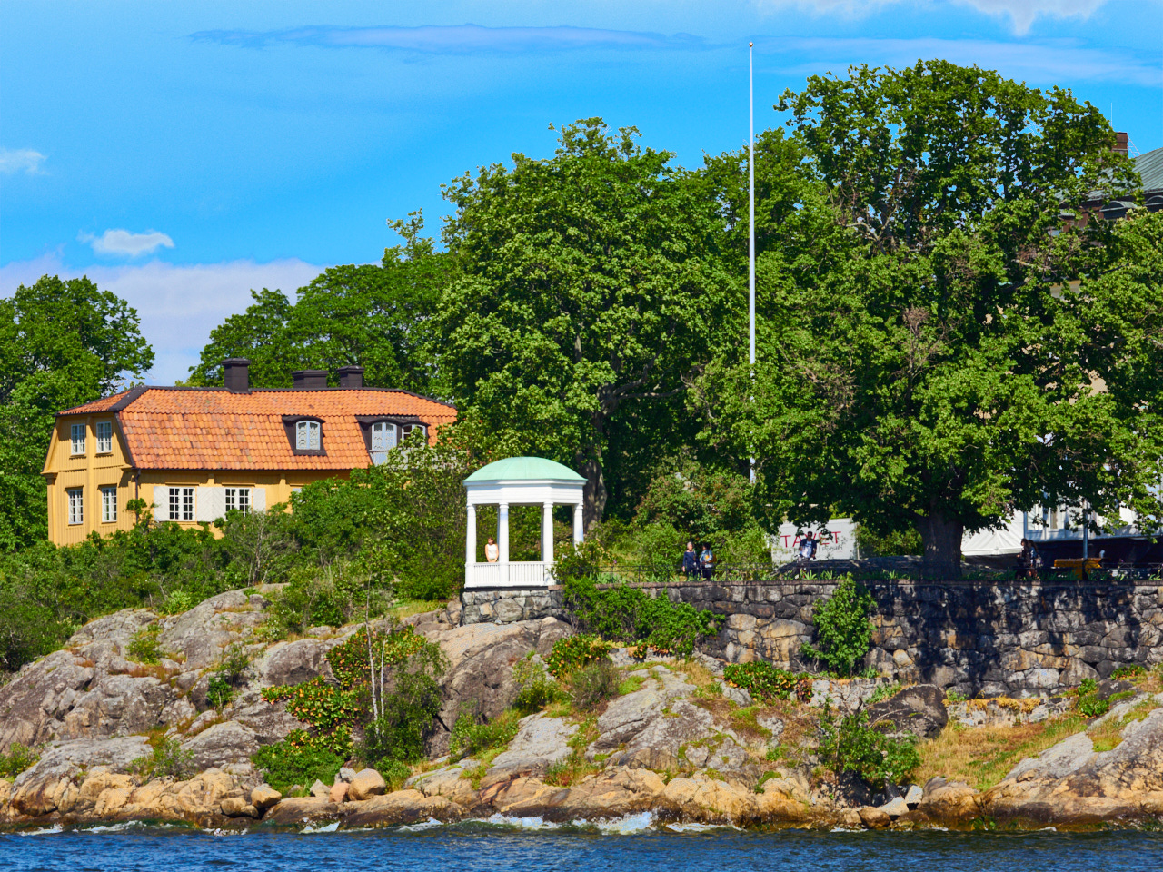 067 Stockholm 14 06 19 136