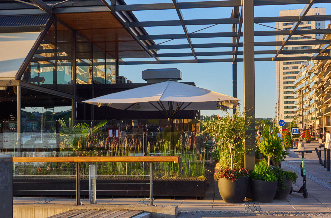 132 Stockholm 15 06 19 81