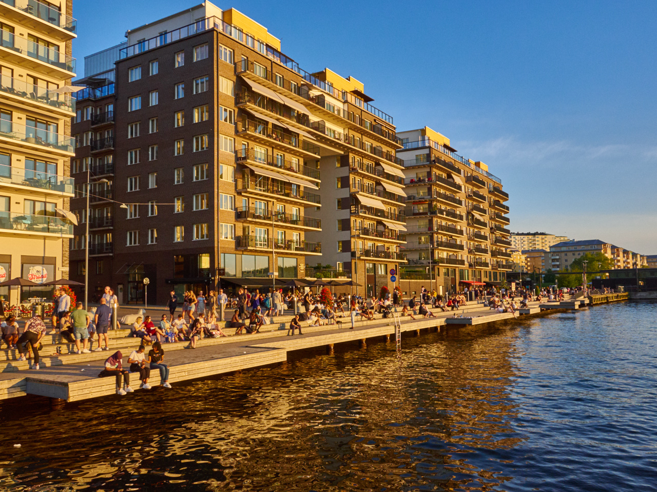 133 Stockholm 15 06 19 83