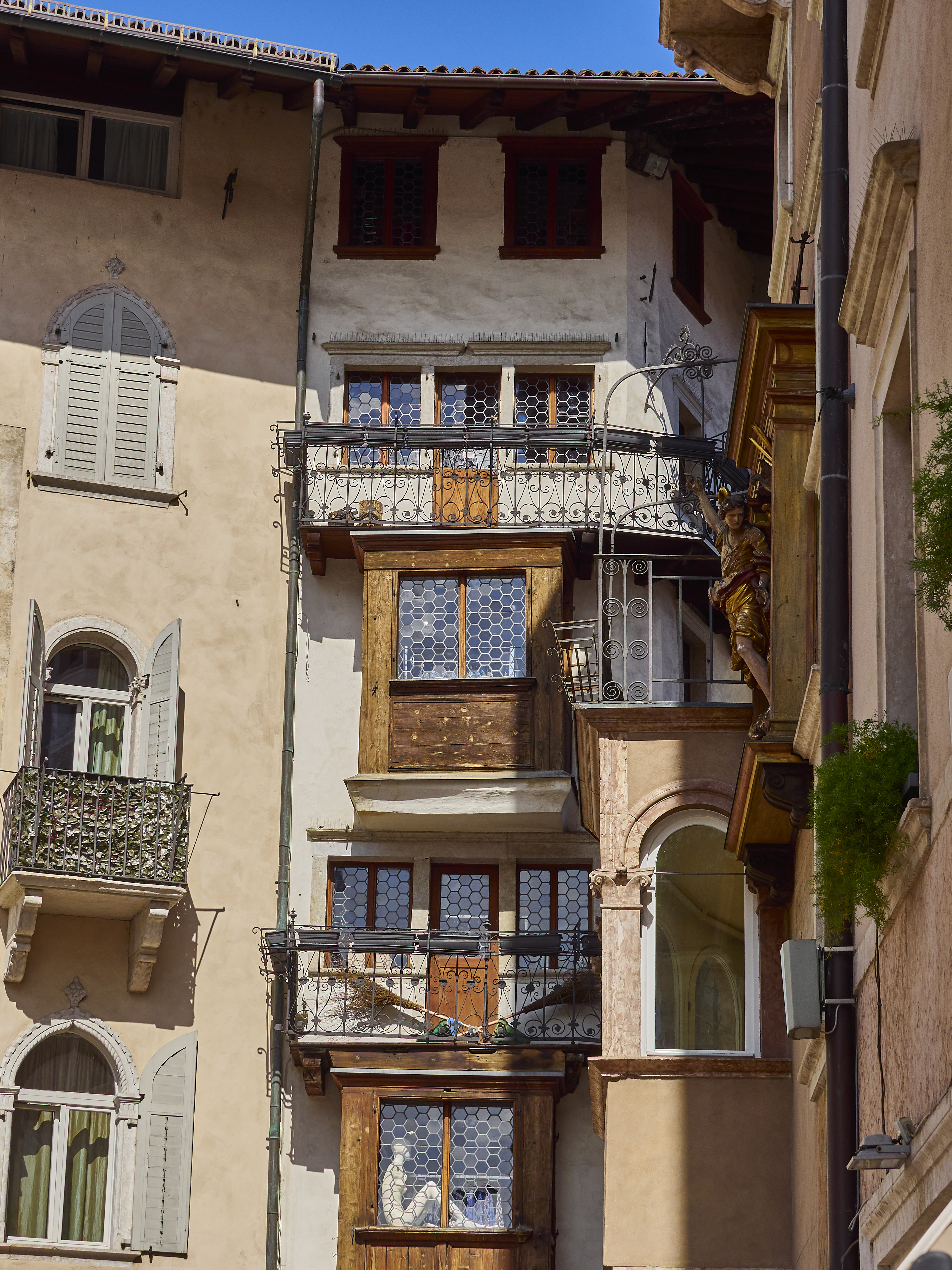 Ledrosee 18 09 19 47