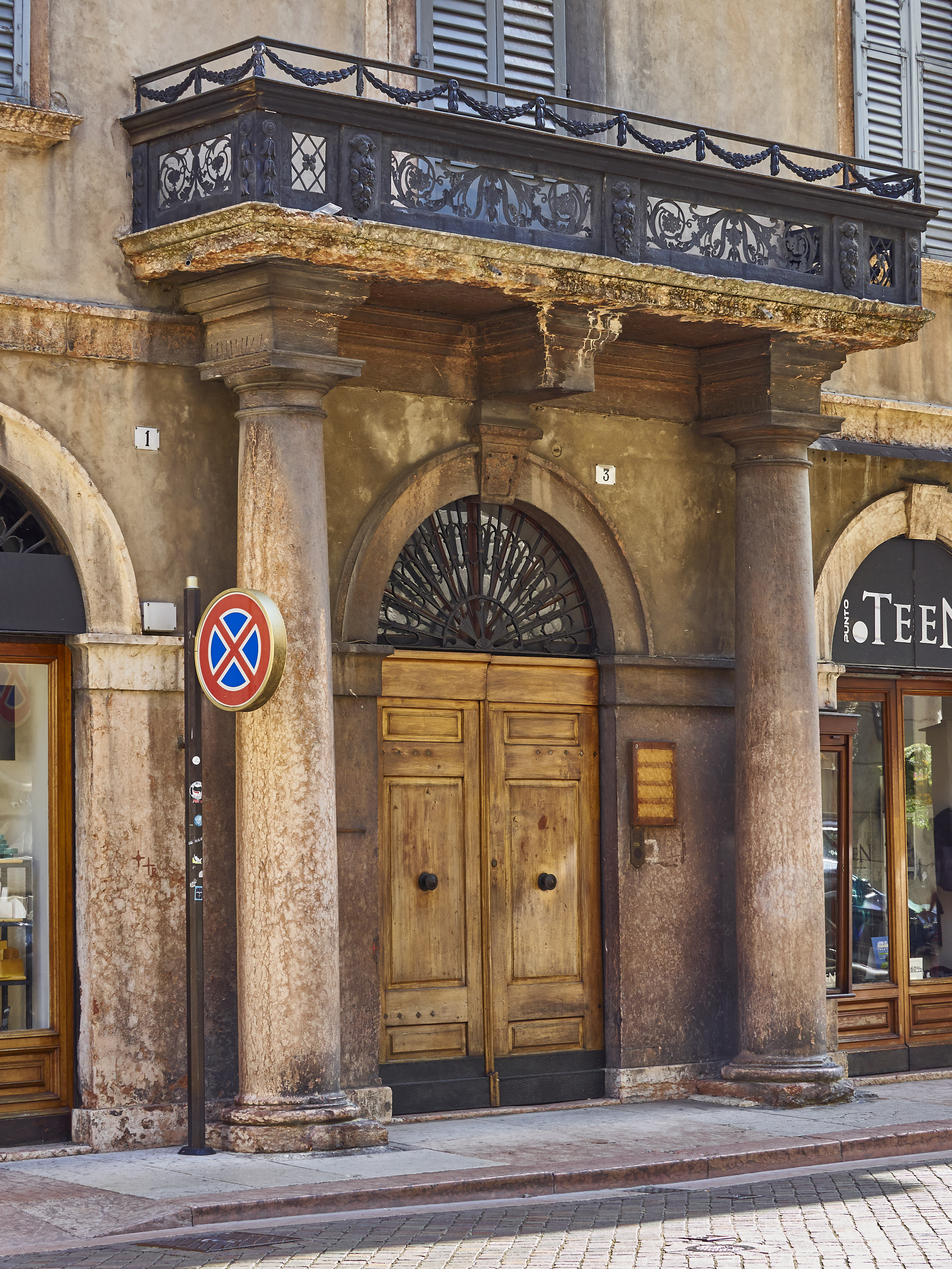 Ledrosee 18 09 19 53