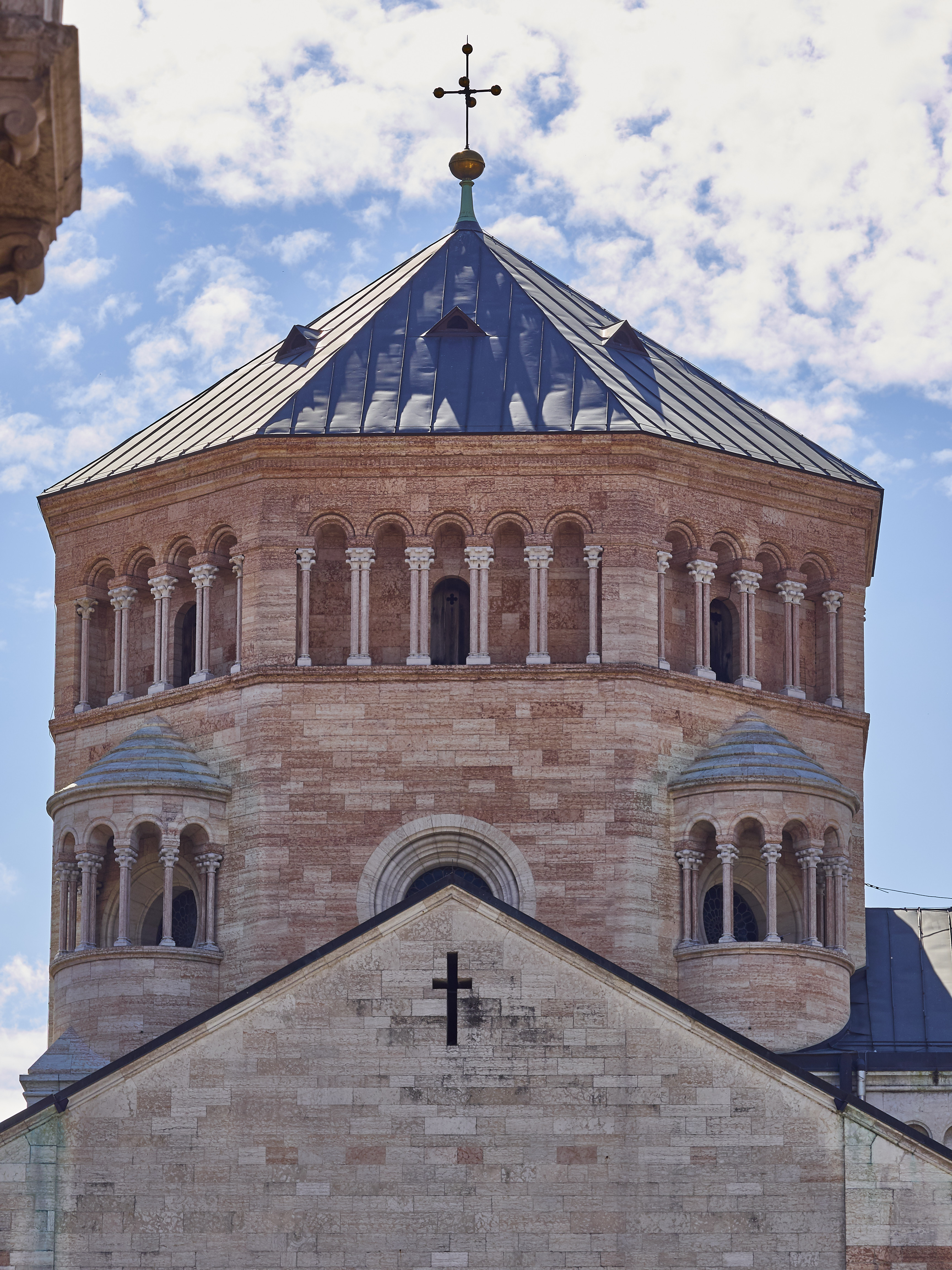 Ledrosee 18 09 19 74